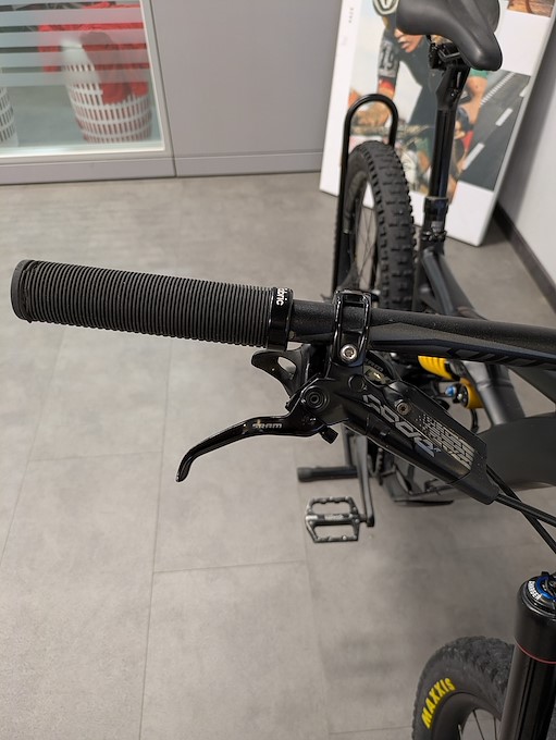 SPECIALIZED KENEVO